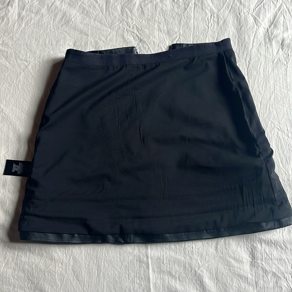 Alice + Olivia Leather Skirt Black "Jaya" Gold Chain Trim Accents Mini Skirt  0 - Picture 9 of 16